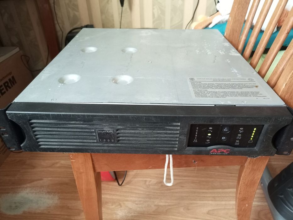 Безперебійне APC Smart-UPC 1000