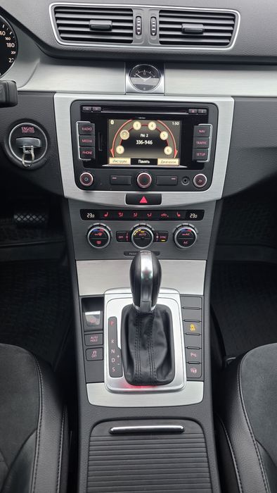 Volkswagen Passat B7 2.0TDI DSG Highline 2011