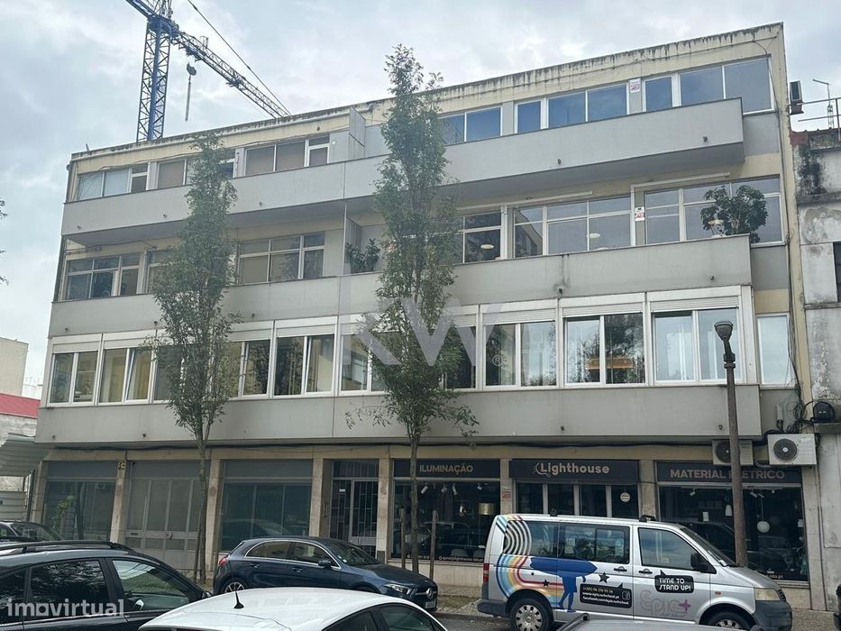Prédio Único para Venda em Alvalade – Ideal para Serviços ou Investime