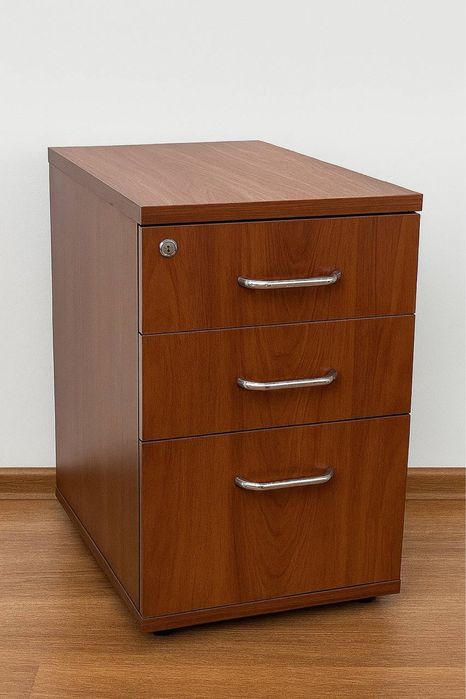 Продажа Распродажа Офисная мебель Столы Стулья Кресла Офісні меблі