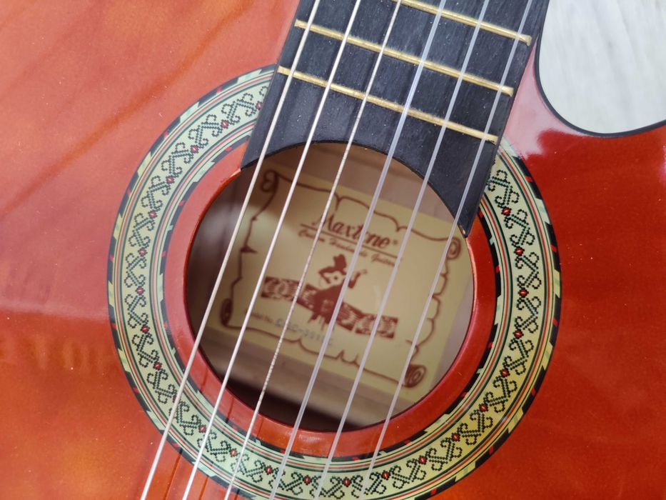 Классическая гитара Maxtone CGC-3910C