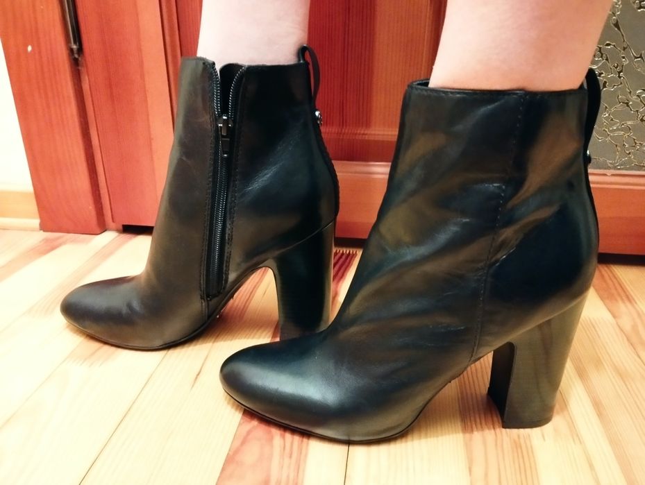 Шкірні весняні чобітки Guess, черевички, напівчоботи, полусапожки