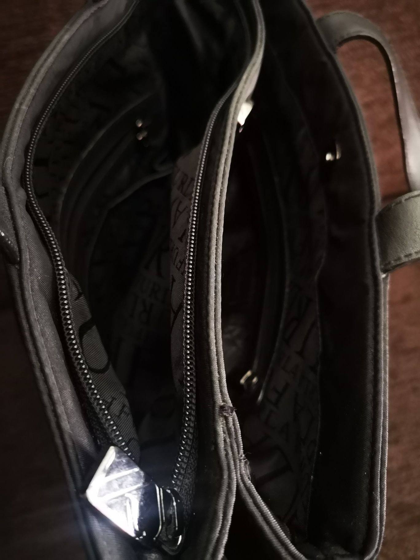 Mala Furla preta como nova