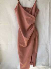 Сукня святкова

Колір-рожева
Тканина-поліестер+еластан

Сукня силуетна