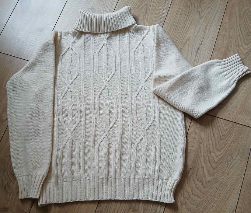 Два мужских свитера, черный Турция , и белый