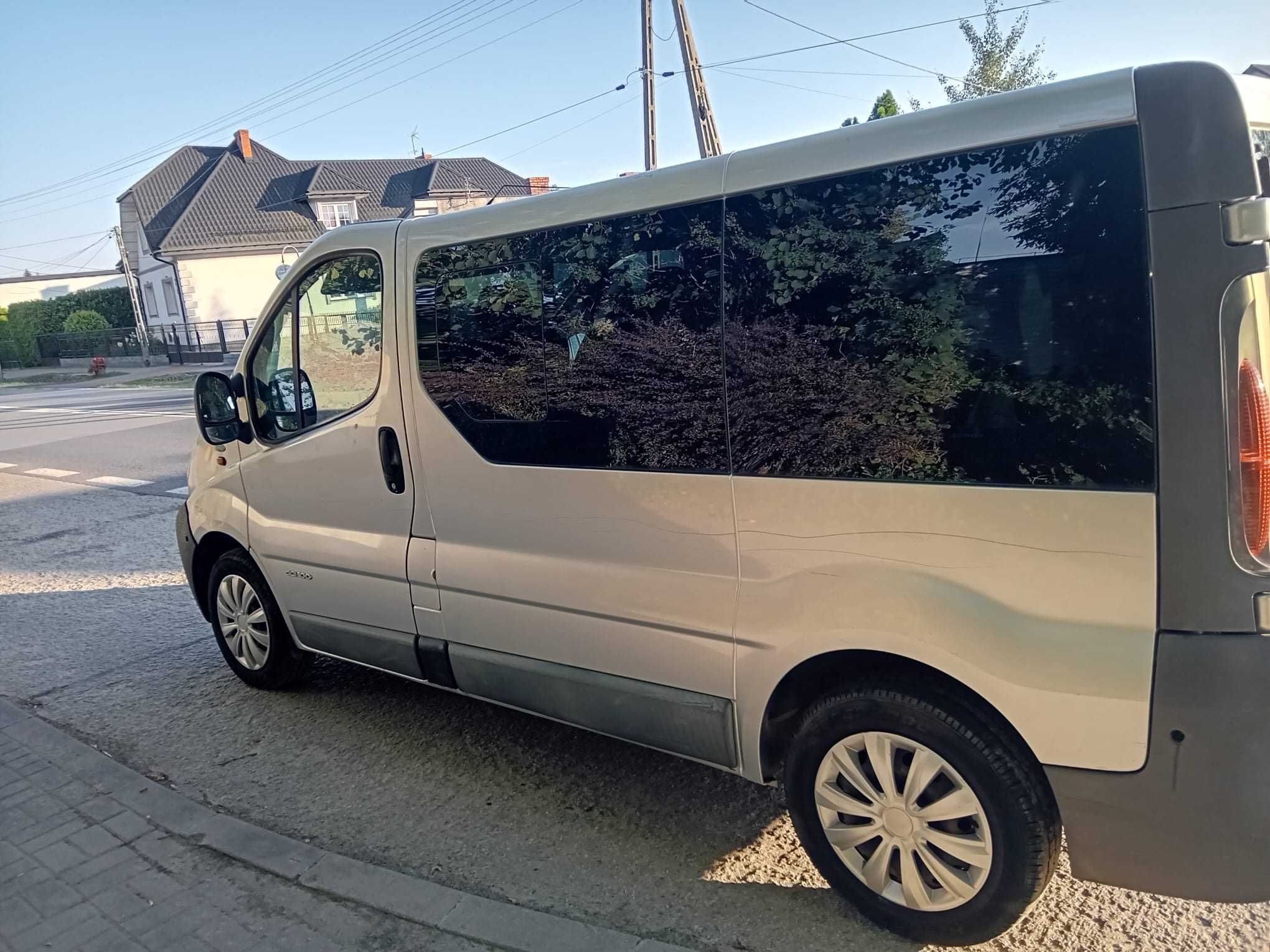Renault Trafic 1.9 DCi 2005r. 9-cio osobowy