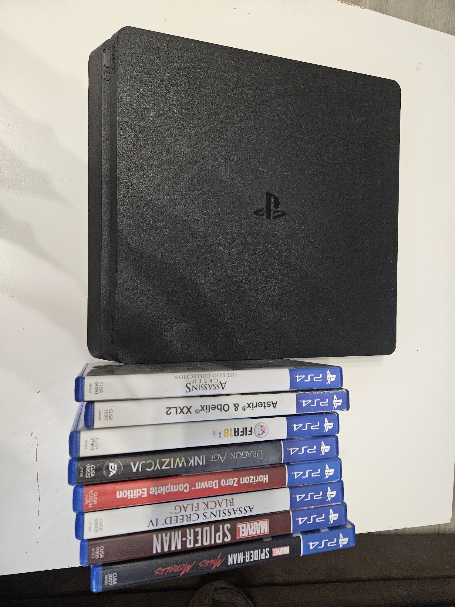 PlayStation 4 1tb 2pady