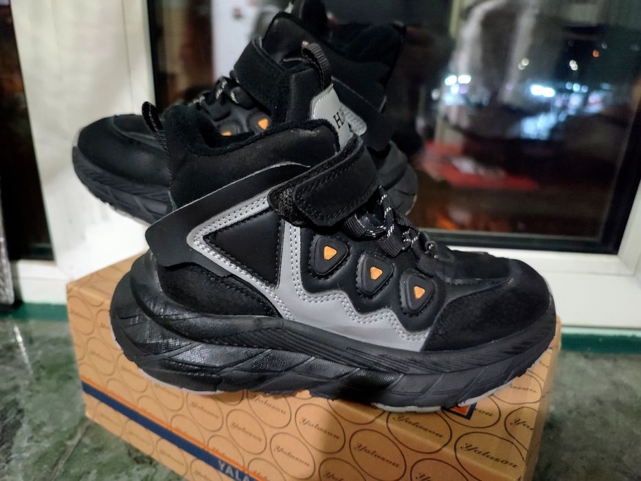 Высокие кроссовки, ботинки на мальчика 33р (21,5см).