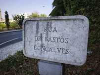Lugar de estacionamento junto à Católica