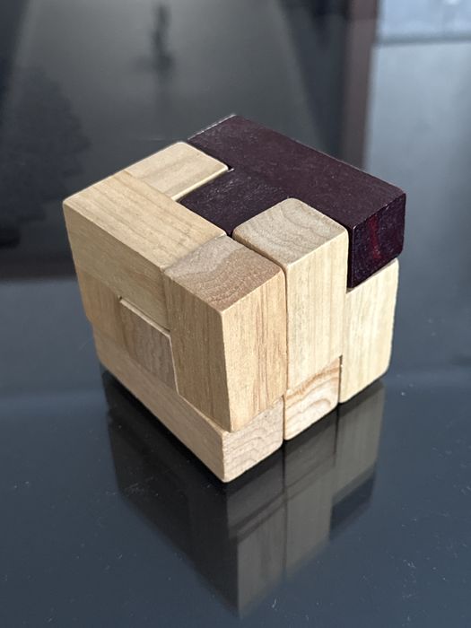 Logiczna drewniana ukladanka