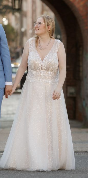 Piekna suknia slubna