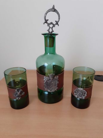 Garrafa vintage com heráldica de vidro verde + conjunto copos