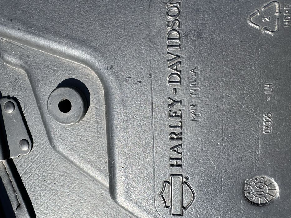 Продам шкіряний кофр на мотоцикл Harley Devidson