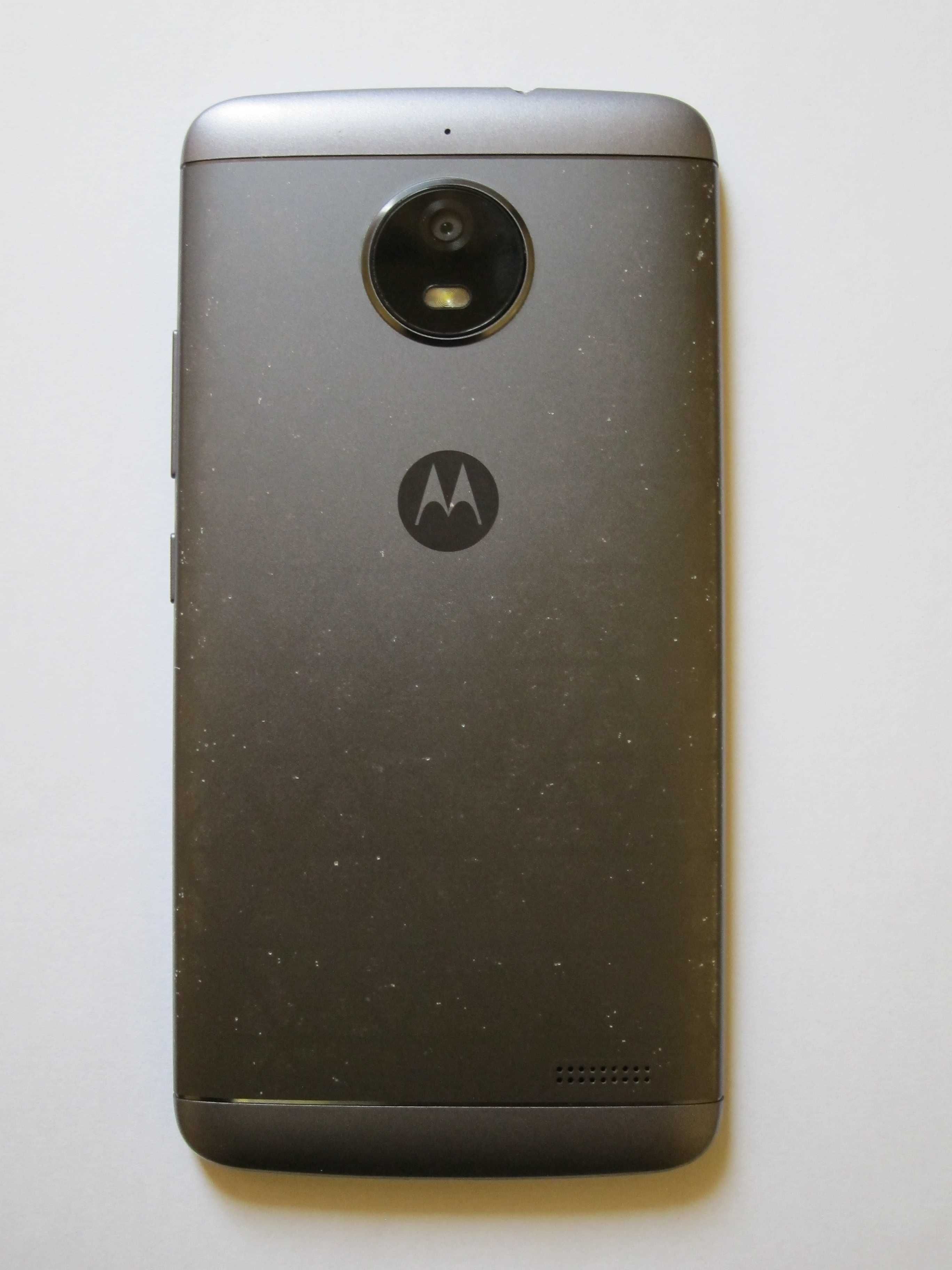 Смартфон, телефон Motorola XT1762 Moto E4 UA 2/16Gb з чохлом.