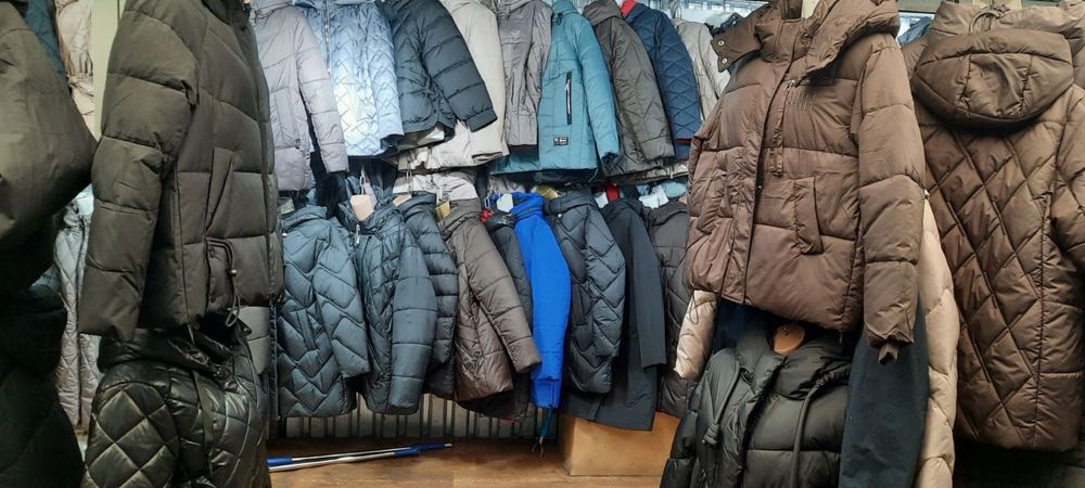 Продаю 1-й и 6-й ролет на 4 длинном вещевом ряду рынок Соцгорода