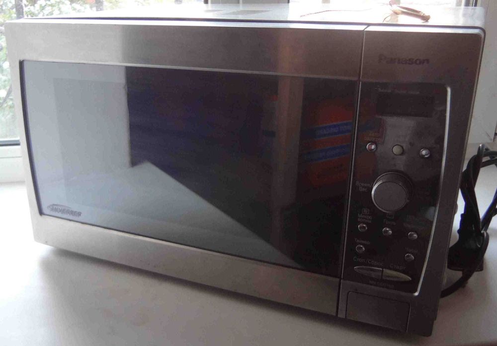 Микроволновая печь Panasonic NN-GD376S рабочая