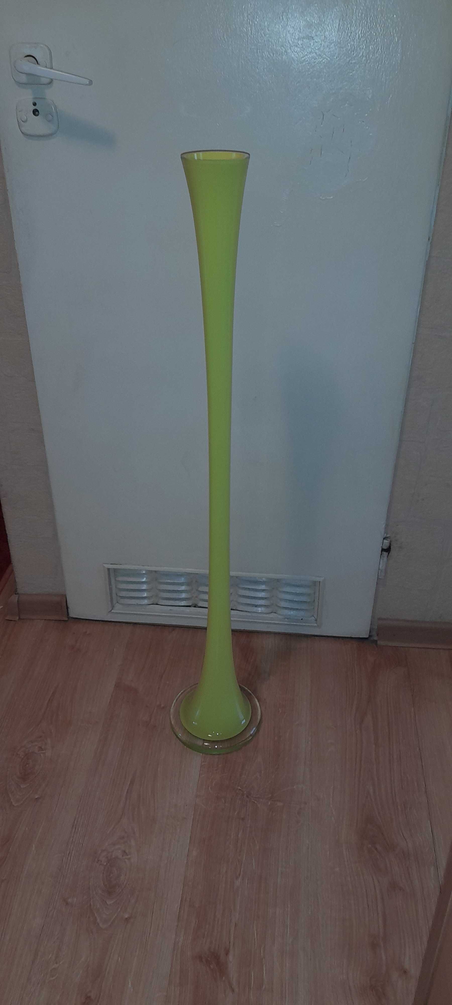 Wazon dekoracyjny z kolorowego szkła .
