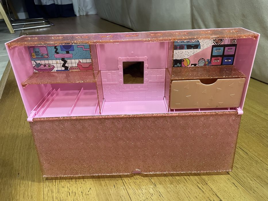 Подіум lol з ляльками