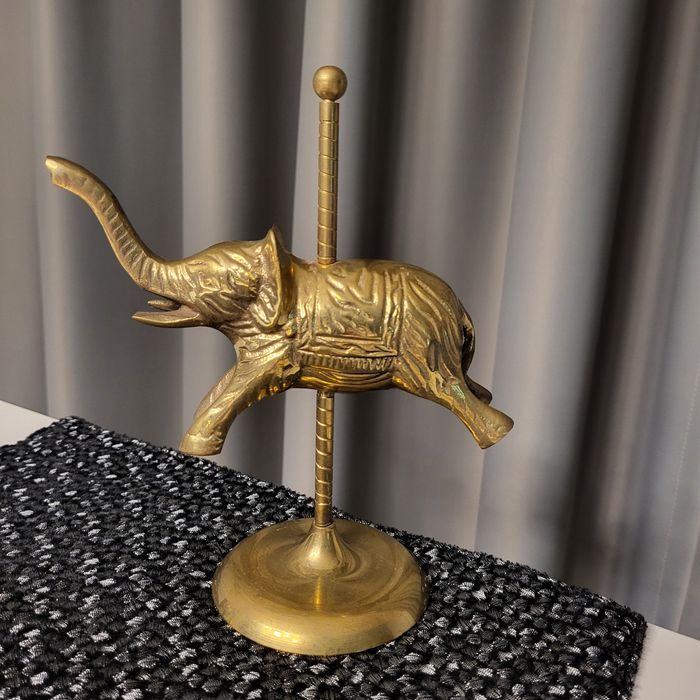 Figurka karuzelowego słonia z mosiądzu