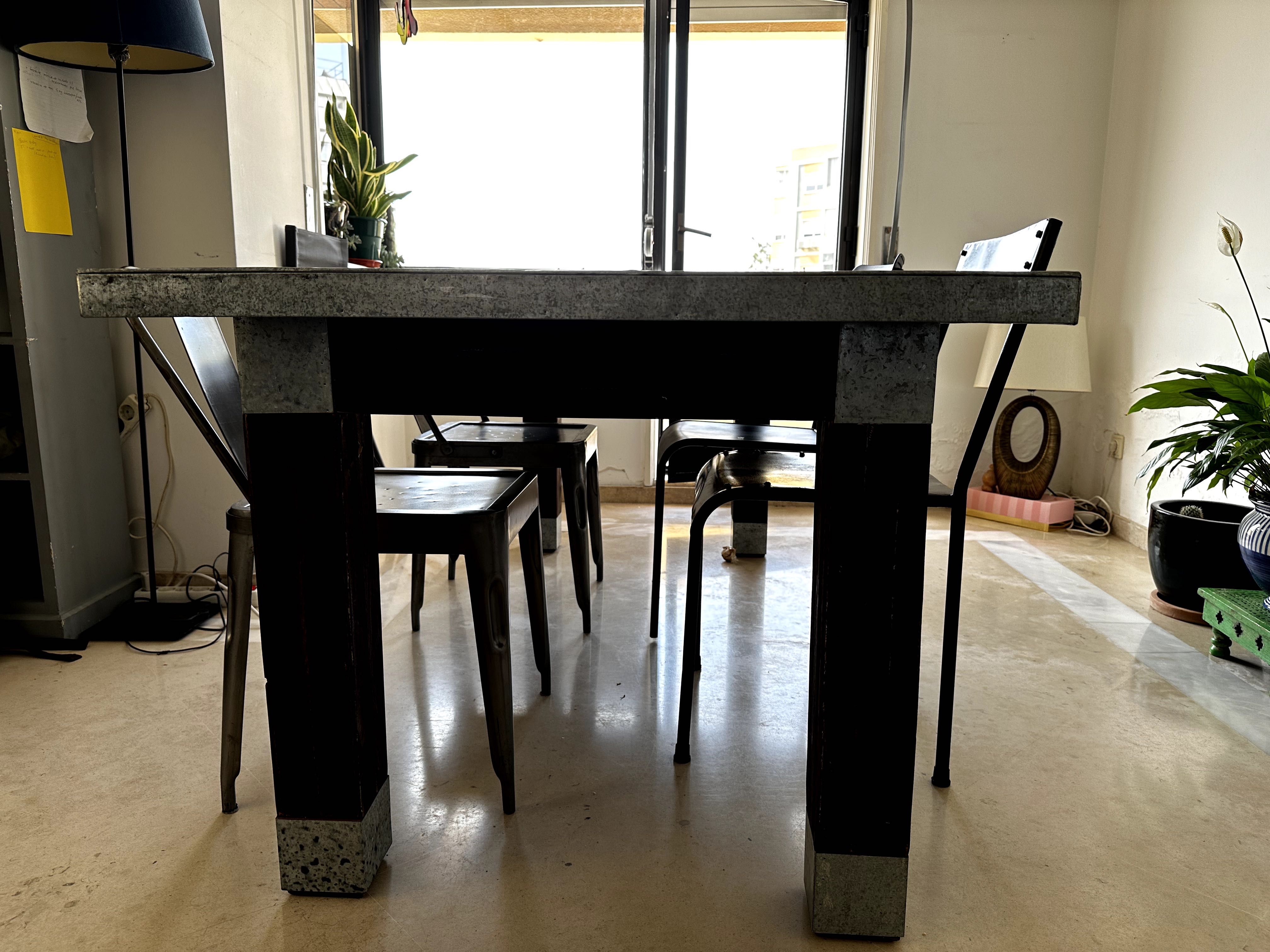 Mesa lindíssima tailandesa. pesada metal e madeira + 6 cadeiras metal