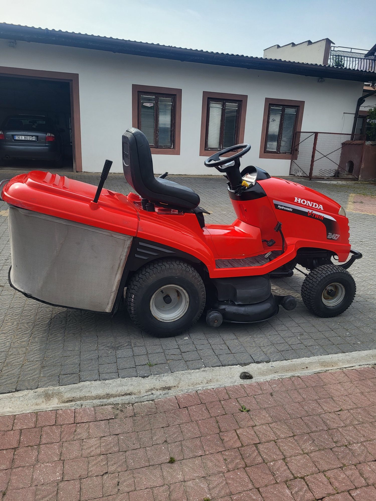 Traktorek kosiarka z koszem Honda 2417 pompa olejowa