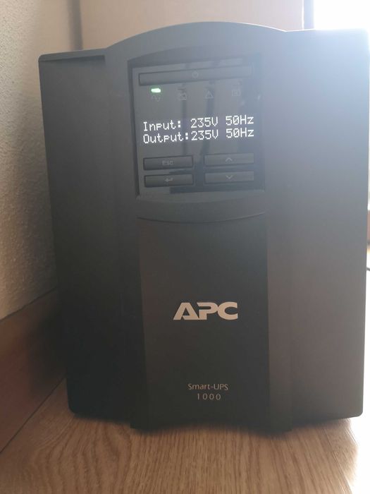APC Smart UPS 1000 SMT1000I