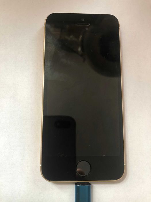 Telefon komórkowy iPhone SE 32GB iOS 15.8 Smartfon