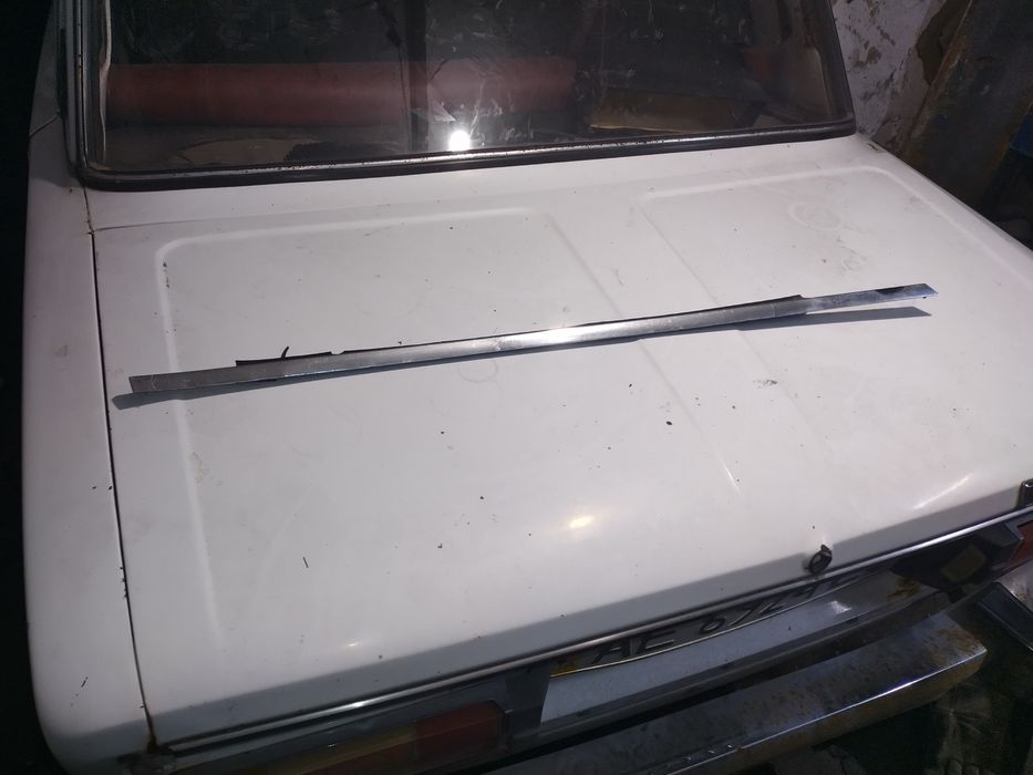 Молдинг скла хром є 30