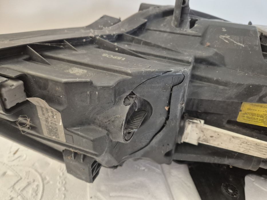 Kia Optima reflektor lewy xenon