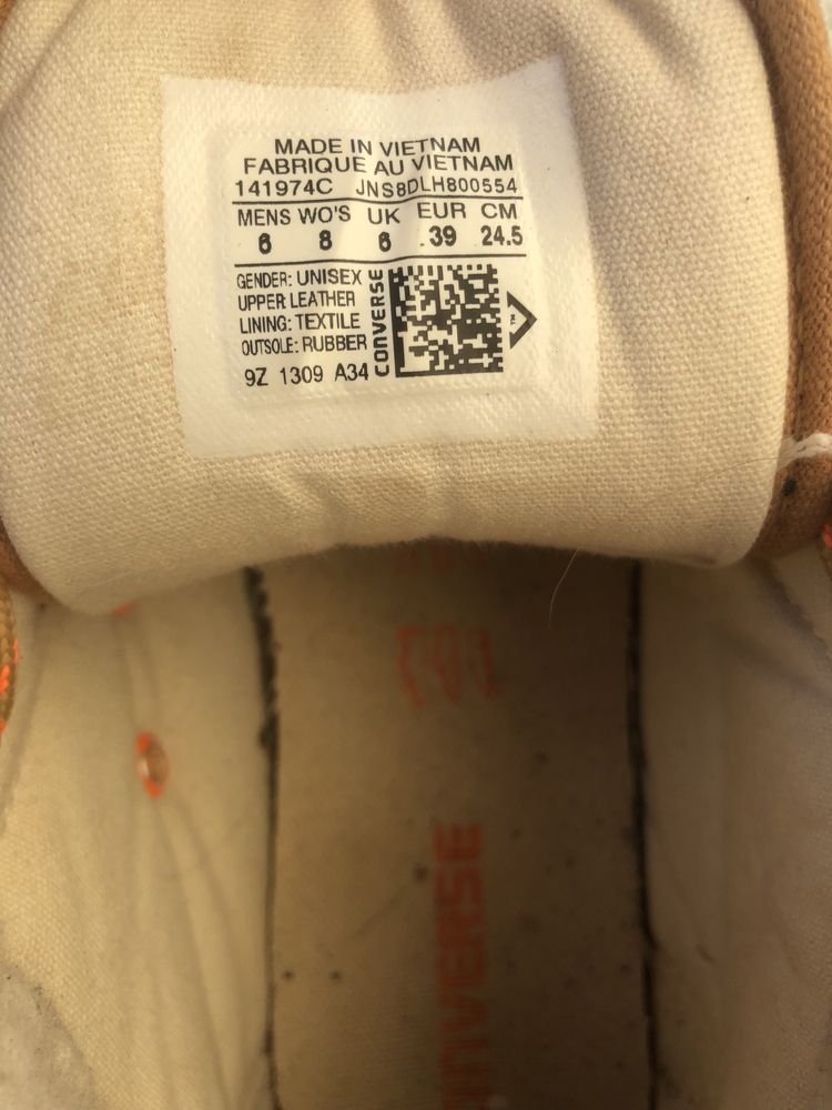 Продам шикарні зимні кросівки фірми Converse на 39 розмір , Оригінал