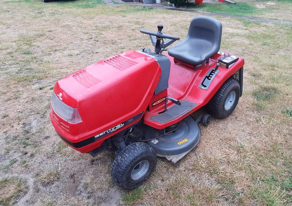 Traktorek-kosiarka Murray 18\102 z uszkodzoną skrzynią biegów