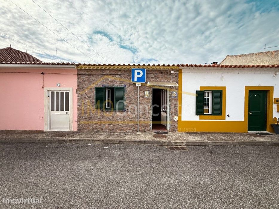 Moradia Tradicional Totalmente Térrea| Espaço Exterior Generoso| Ga...