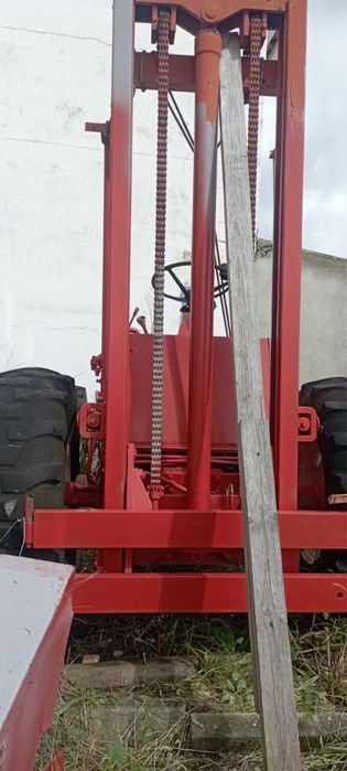 Empilhador todo terreno 4x4 Manitou 5 Toneladas a Gasoleo