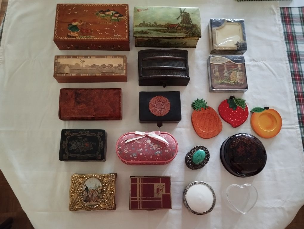 Caixas coleção (madeira,loiça,,metal,tecido) bases copos