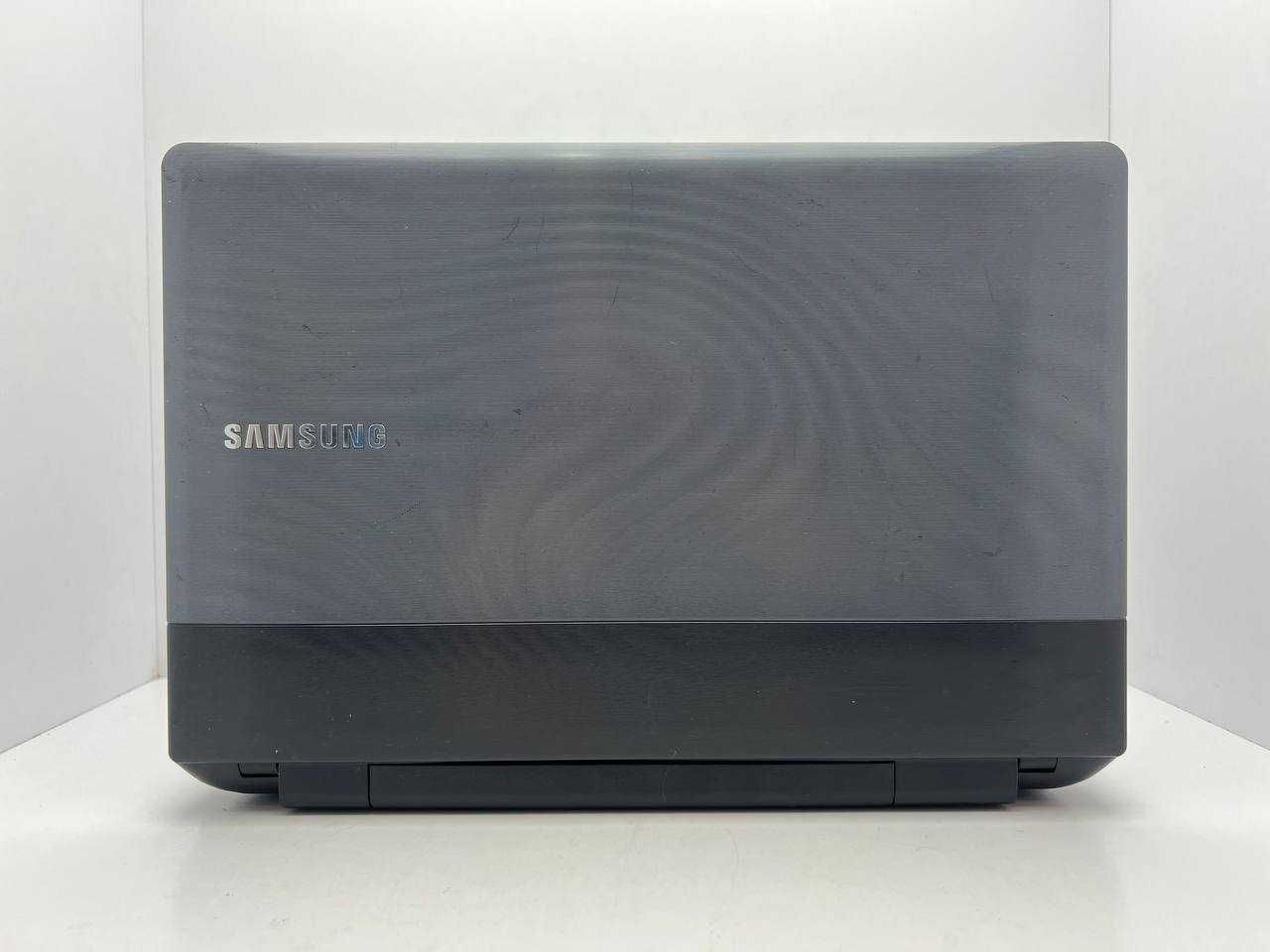 Ноутбук Samsung 300E5A i5-2430M 8gb 500gb NVIDIA 520MX 1gb  15,6’ʼ HD