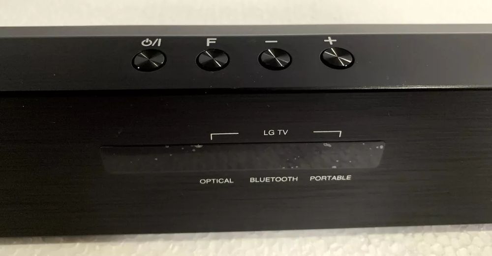 Bezprzewodowy aktywny subwoofer LG, model SPH3B-W. 
Jest to urządzenie