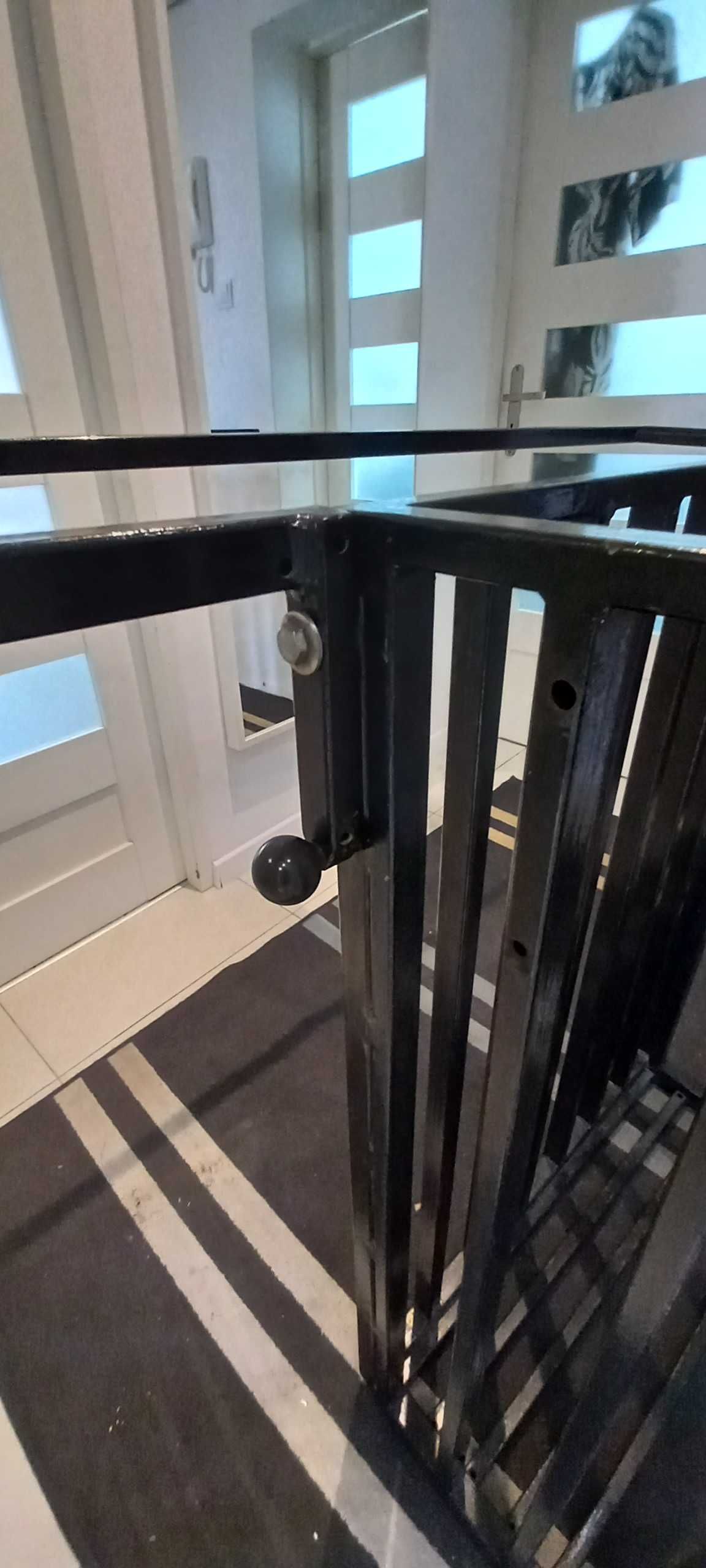 Mały balkon z suszarką