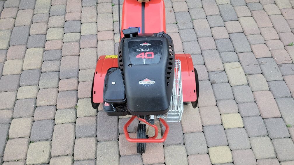 Niemiecka Glebogryzarka BRIGGS&STRATTON 4KM
STAN bdb 100% sprawna