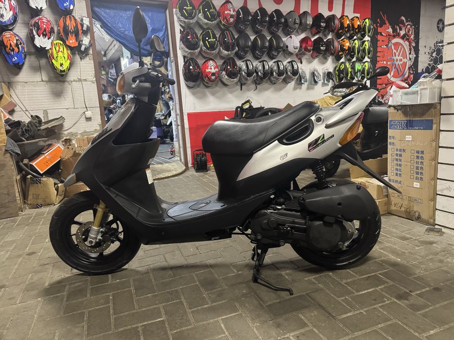 Японский скутер Suzuki ZZ