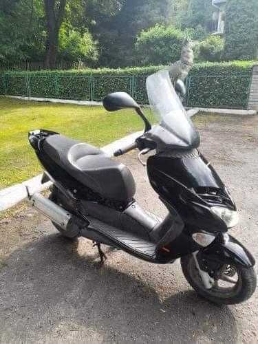 Продам скутер Aprilia leonardo