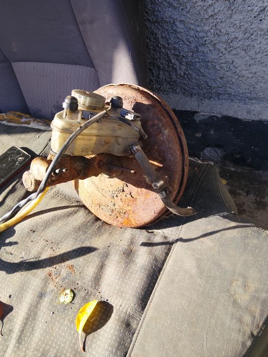Вакуум mercedes 123 главний тормозний