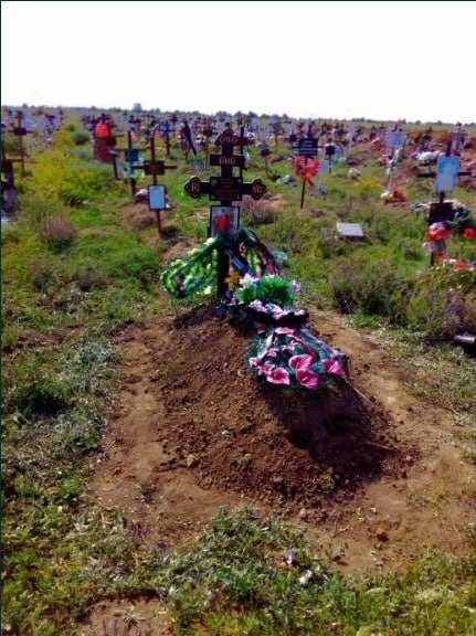 Уборка могил Кировоград на кладбище. Прибирання могил Кропивницкий