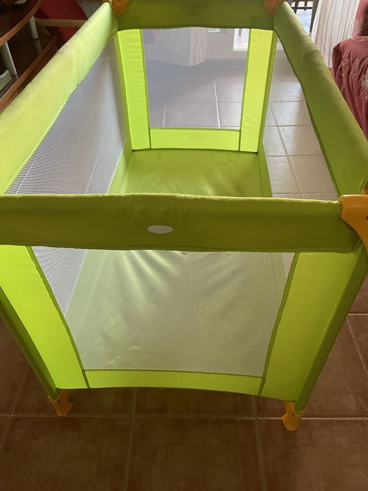 Cama de viagem com colchao