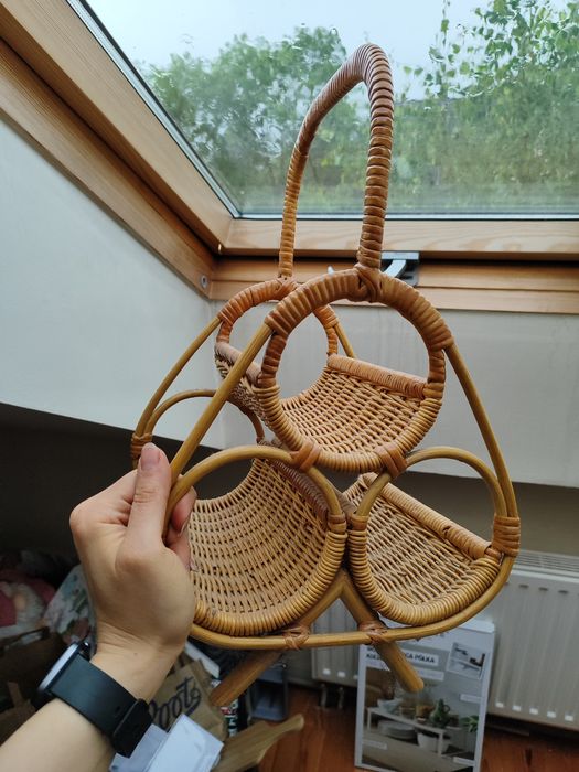 Stojak wiklinowy na wino