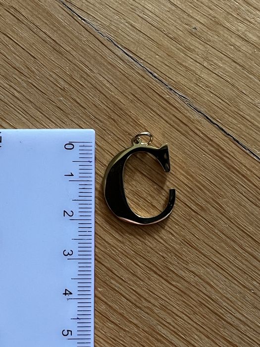 Przywieszka literka C złota stal szlachetna