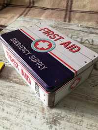 Металева коробка для зберігання "First Aid Blue - Emergency Supply