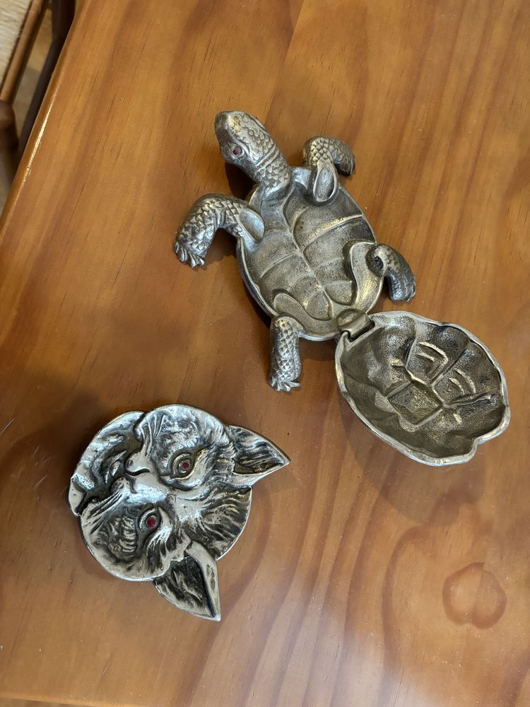Cinzeiros em forma de animal