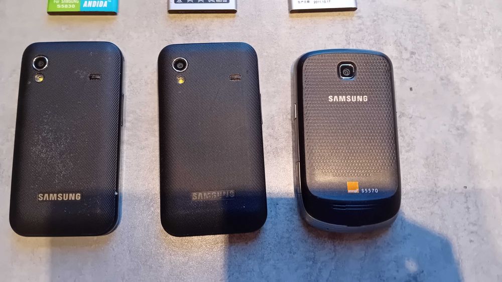Telefon Samsung GT S5830  i GT S5570 / 3 sztuki