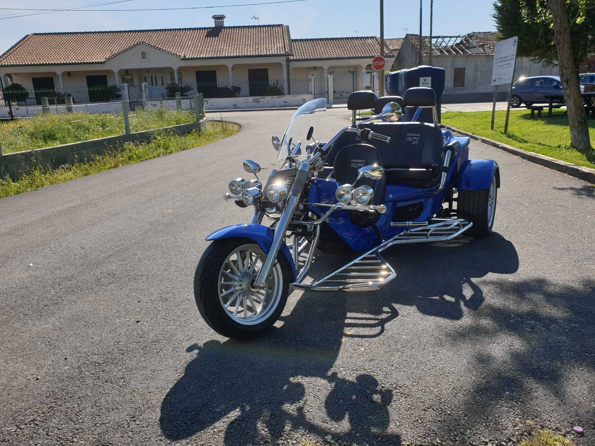 serviços de casamento com transporte dos noivos com o meo TRIKE