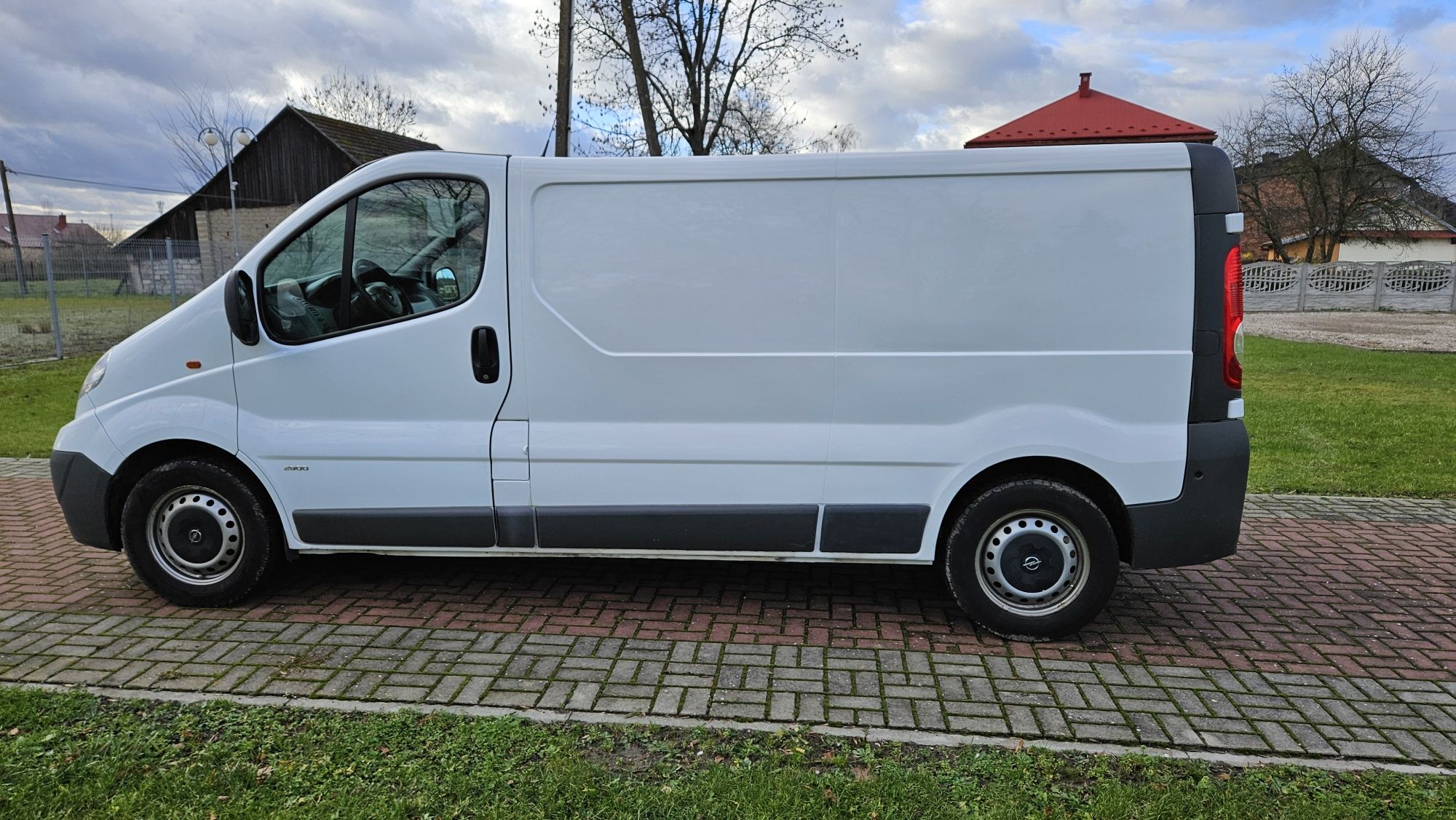 Opel vivaro 2.0 115 km rok 2013